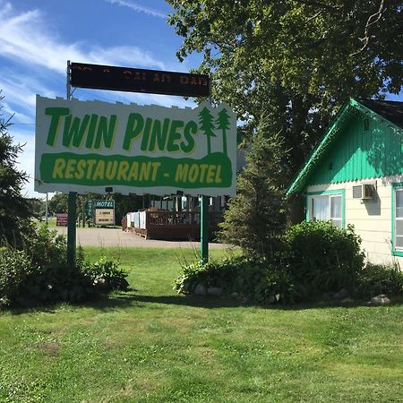 Twin Pines Resort Garrison エクステリア 写真
